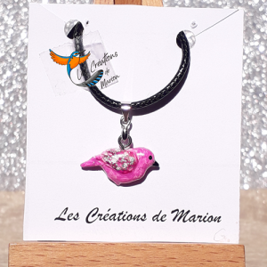 Oiseau rose et paillettes